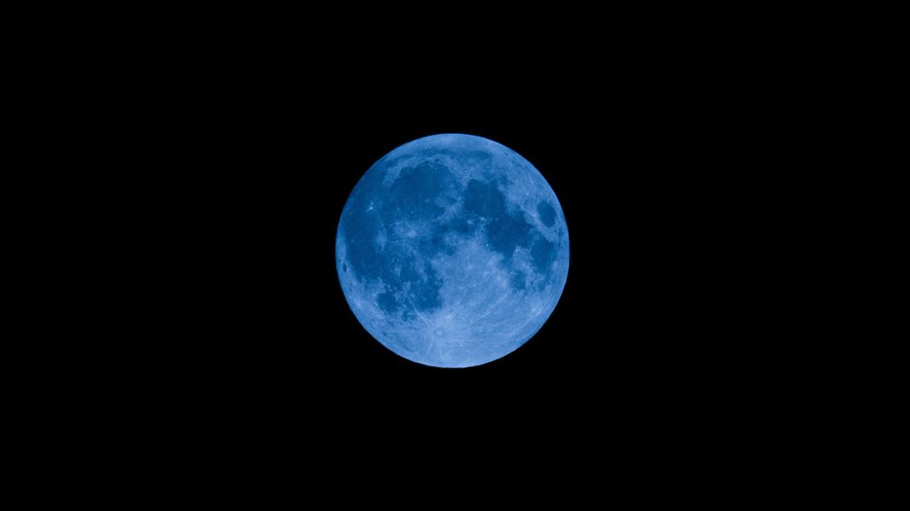 article Blue Full Moon in Aquarius: Reshaping Our Future