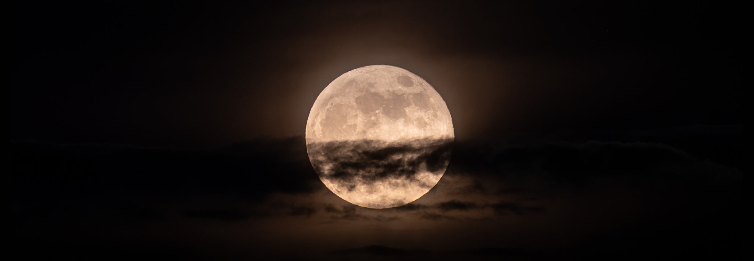 article Super Full Moon in Aries: Choosing Ourselves